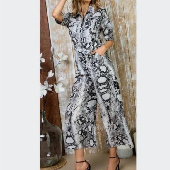 Main Strip Snake Print Culotte Belted Jumpsuit - Picture 3 of 11